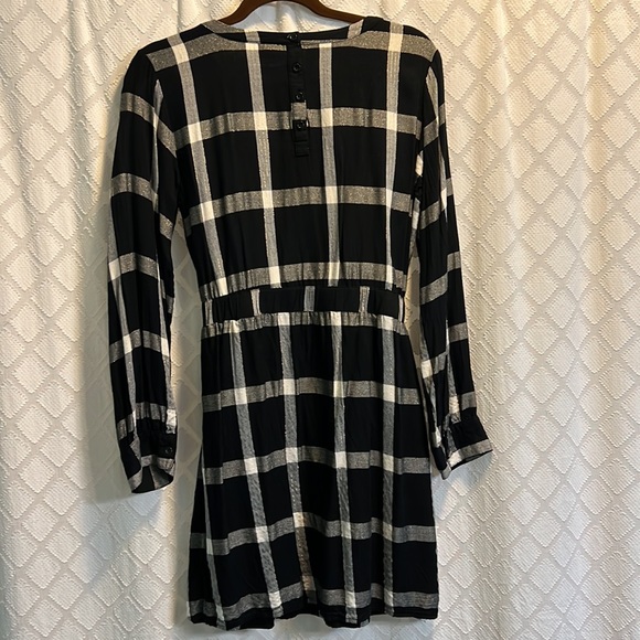 a new day black, white, and gold tie-front dress with pockets and button back - Picture 7 of 9